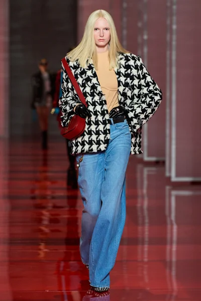 Look 28